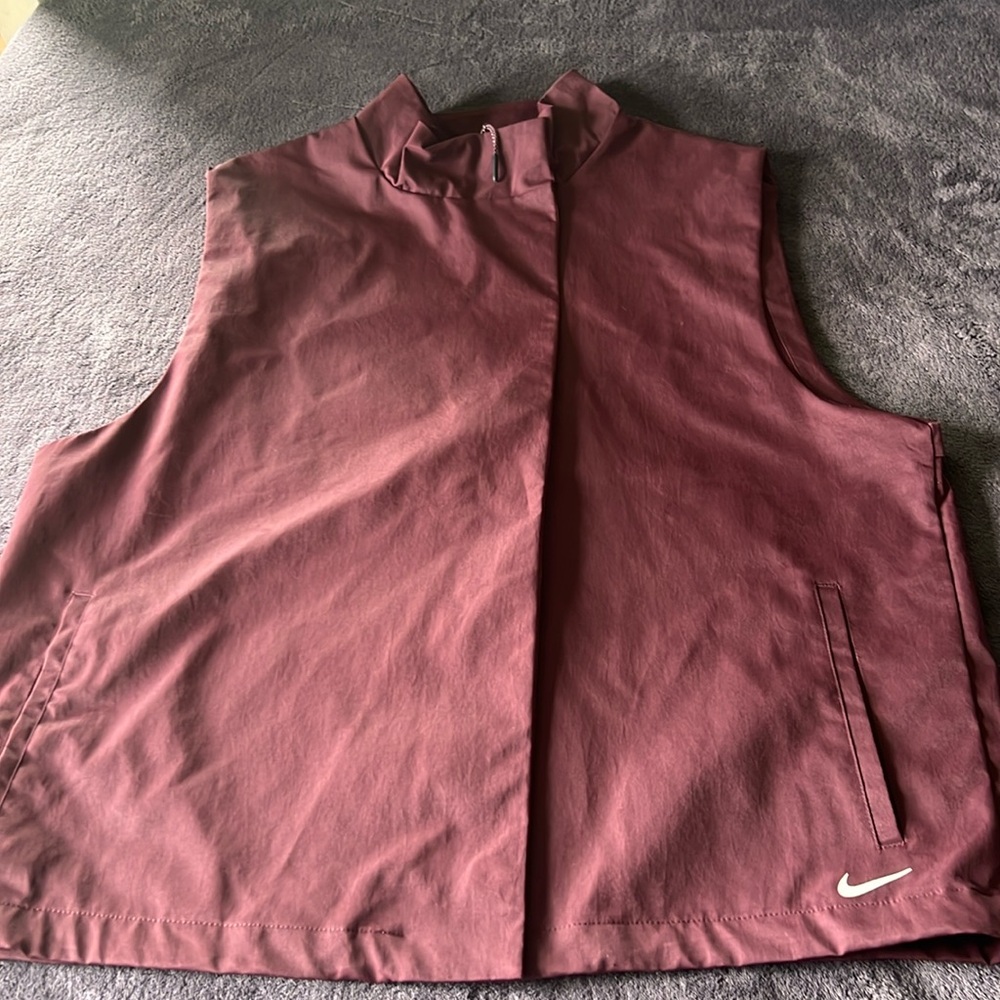 Women’s Maroon Nike Golf Vest, XL